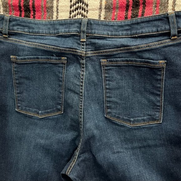 LL Bean Women's Classic Kick Boot Jeans, Washed Indigo, Size 18MT - Picture 3 of 7